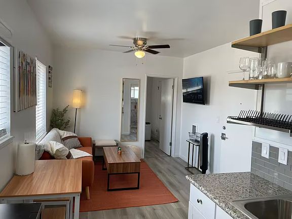 5th image of 424 N Marianna Ave APT 3