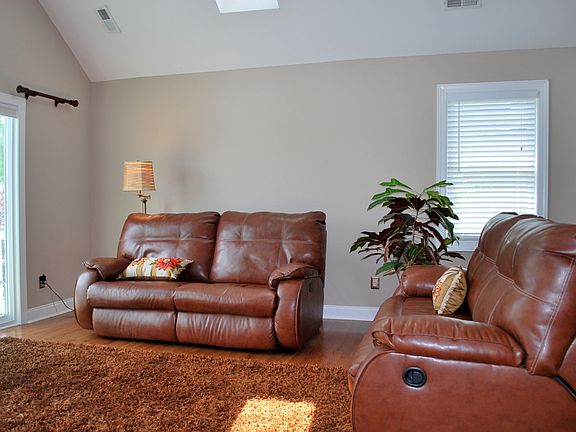 3rd image of 159 Ashefield Ct