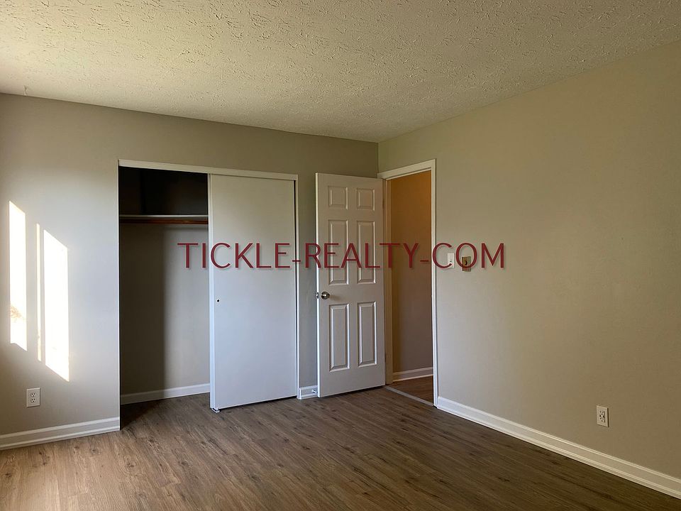 1st image of 1450 Wood Dr #19
