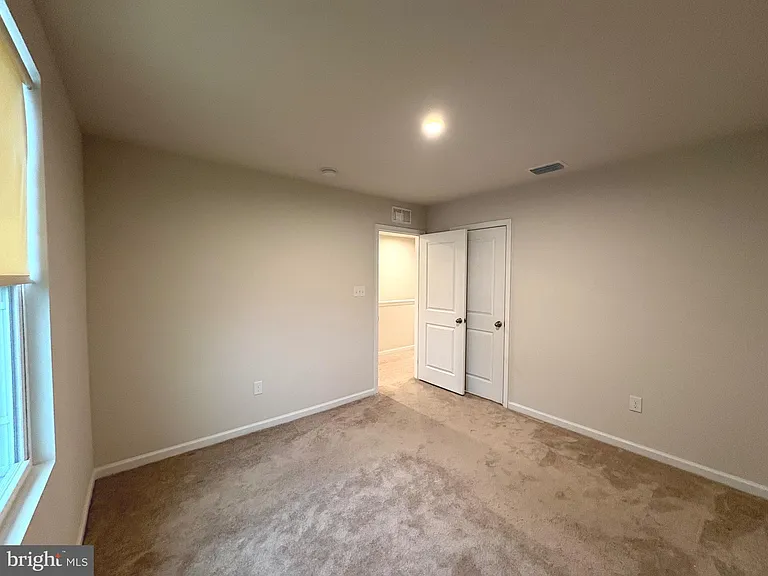 27003 Greenleaf Dr — Photo 13