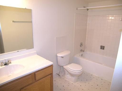 5th image of 16W555 Mockingbird Ln APT 102