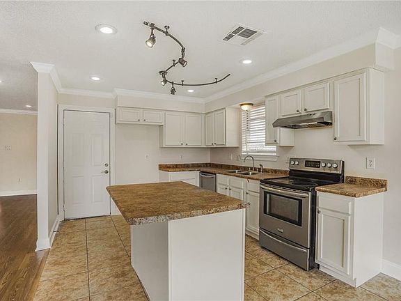 5th image of 26 N Blue Ridge Ct
