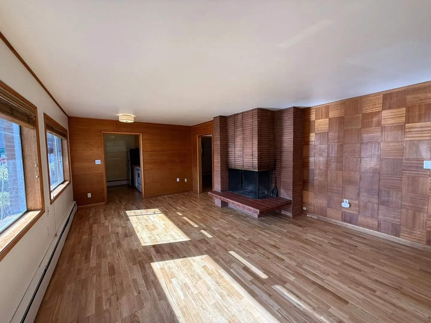 1603 — Photo 2