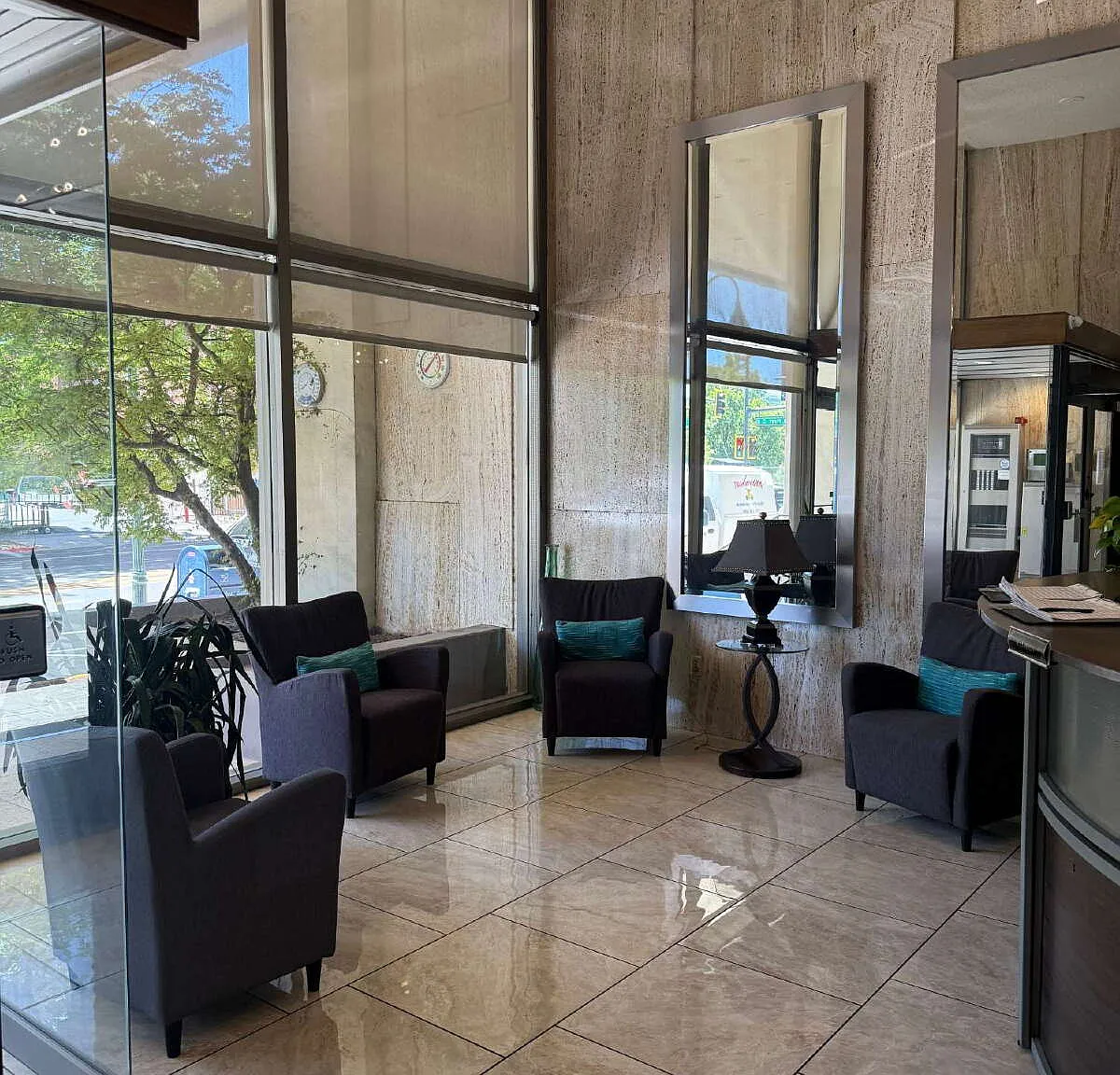Studio, 1.0 bath, 590 sqft, $1,400 — Photo 3