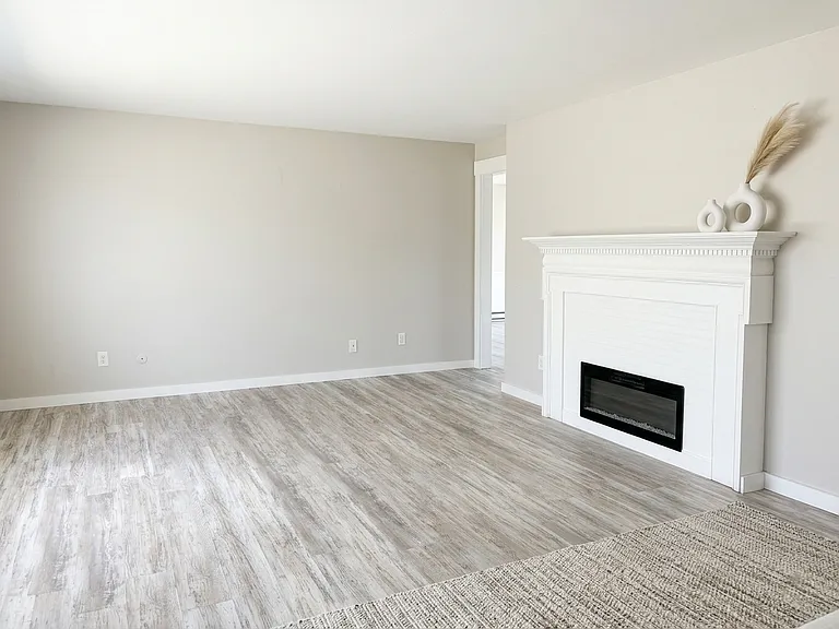 4009-4011 W Walnut St #4011 — Photo 3