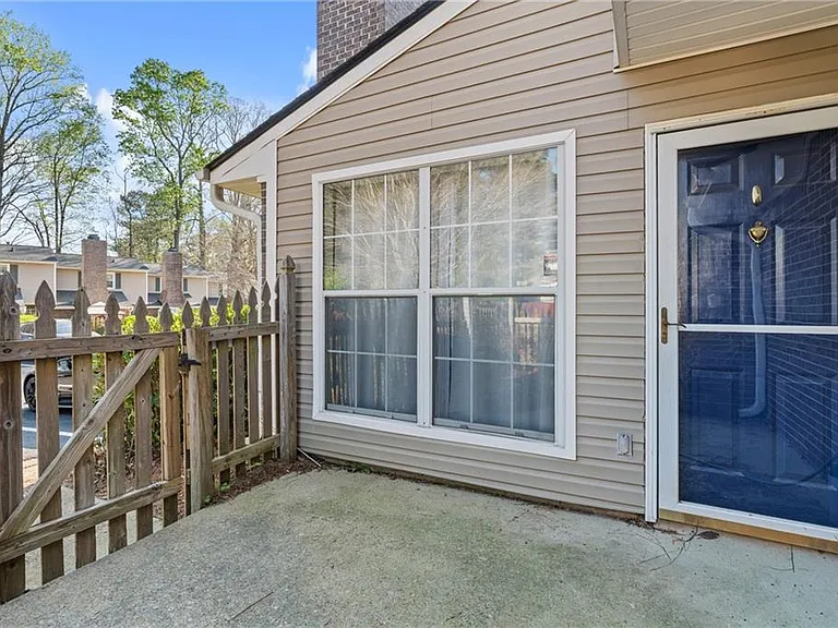 547 Picketts Bend Cir — Photo 4