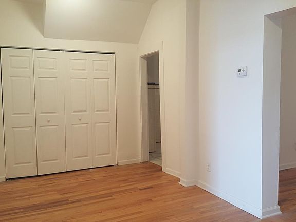 4th image of 805 Brooks Ln #1