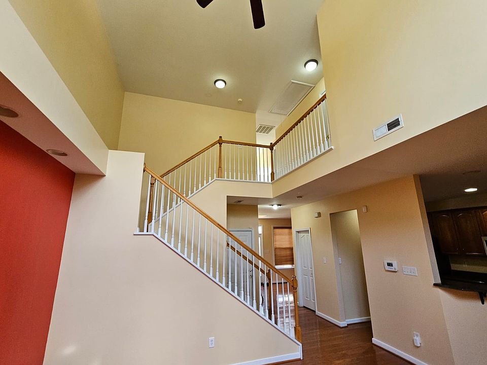 1st image of 1007 Parkland Pl
