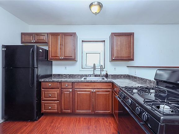 4th image of 433 Hamden Ave