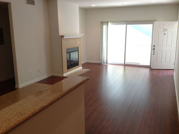 4th image of 12740 Oxnard St #105