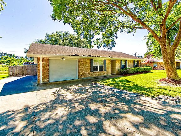 2nd image of 106 Nancy Ct