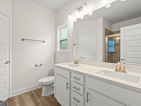 4th image of 200 Chaucer Ln Lot 72