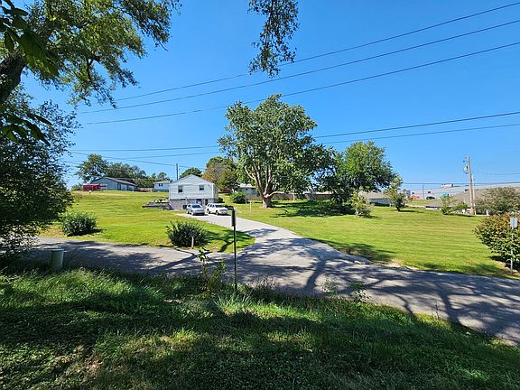 3rd image of 3837 Maplewood Dr