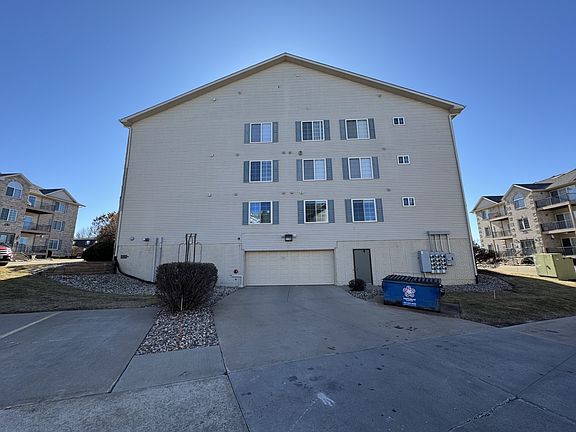 3rd image of 3030 Holiday Ct #7