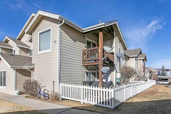 2 bed, 991 sqft, $2,600 — Photo 1