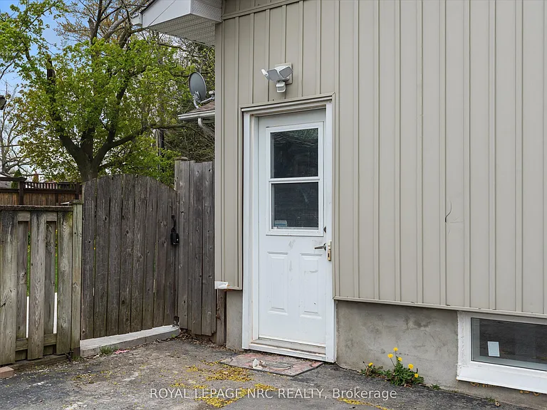 51 Jacobson Ave #LOWER — Photo 4