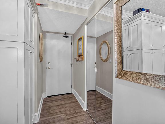 3rd image of 1177 Howie Ave #108