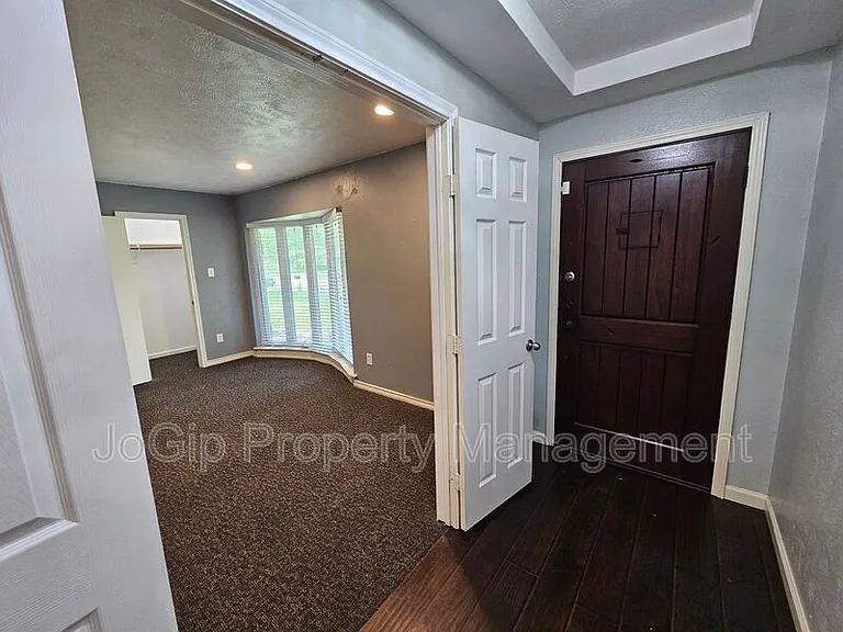 216 Wesley Dr — Photo 8