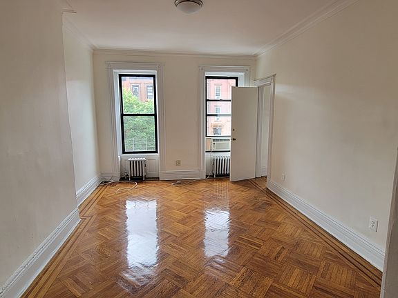 2nd image of 213 Van Buren St Room 2