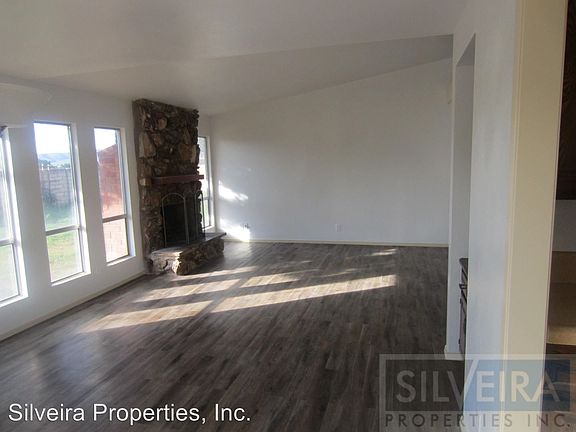5th image of 574 Dale Way