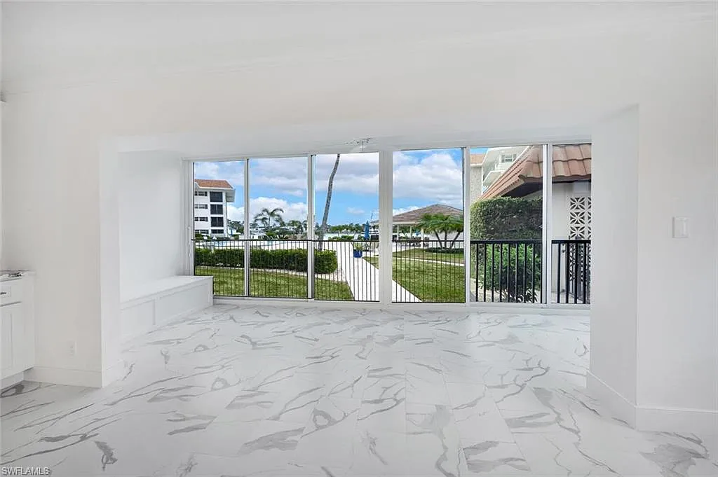 2 bed, 2.0 bath, 1450 sqft, $5,700 — Photo 2