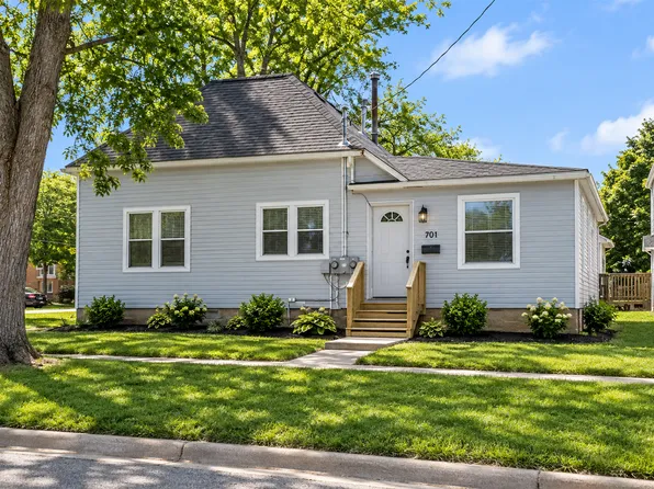 1027 W 5th St, Waterloo, IA 50702