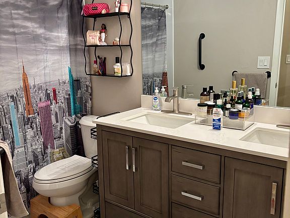 5th image of 434 Champagne Cir