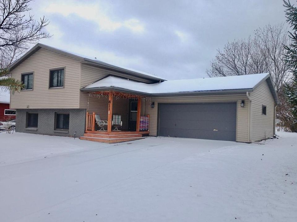 1st image of 811 9th Ave N