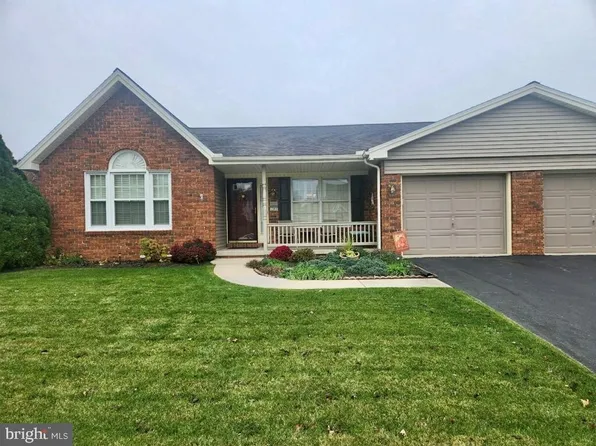 1301 Woodridge Dr, Middletown, PA 17057