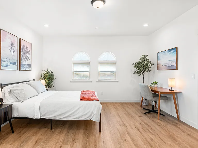 323 W Glendon Way — Photo 13