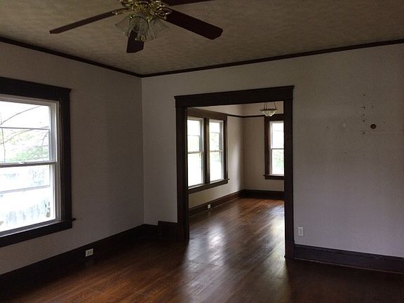 4th image of 1693 Beaconwood Ave