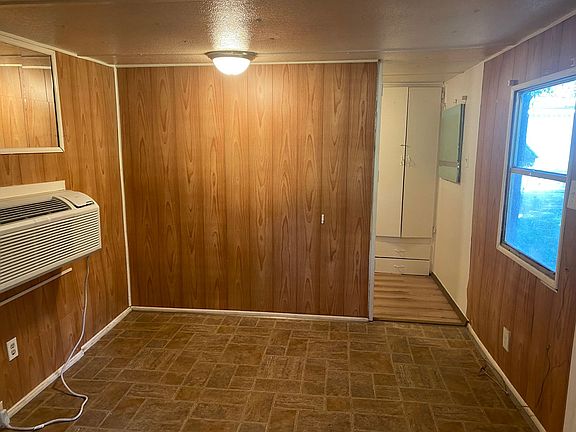 2nd image of 714B Davis Heights Dr
