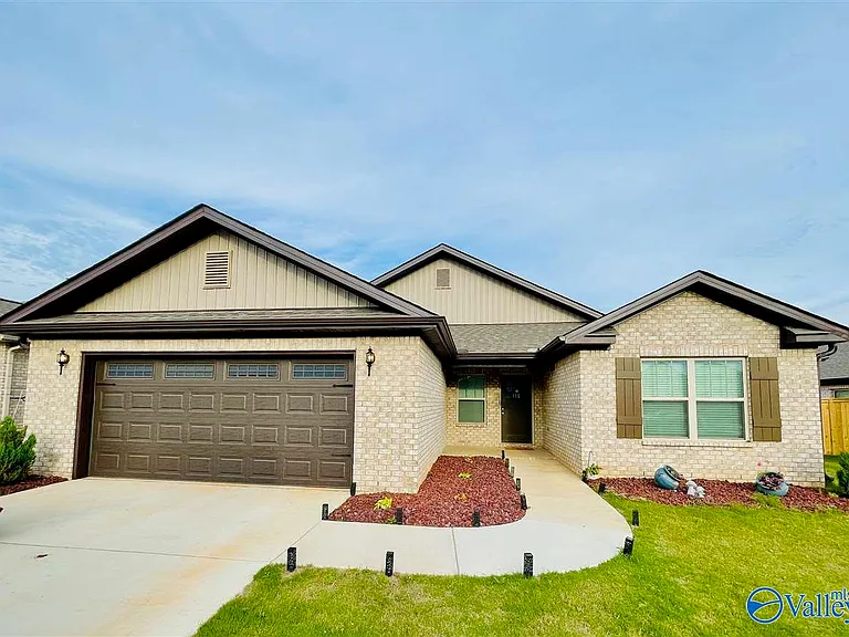 115 Edgestone Dr — Photo 1