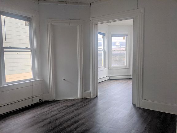 5th image of 790 Railroad Ave