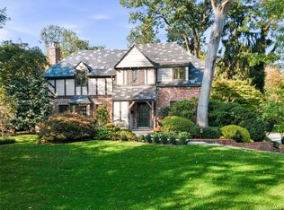403 Ryder Rd, Manhasset, NY 11030