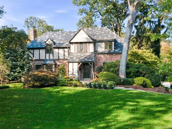 403 Ryder Road, Manhasset, NY 11030