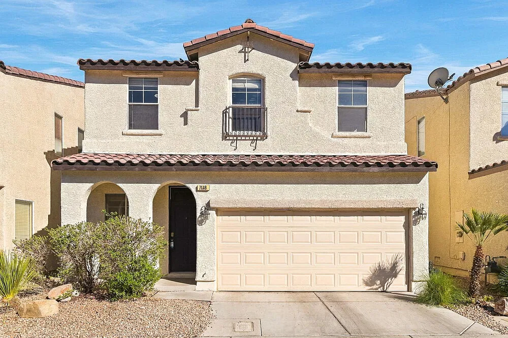 3 bed, 2.5 bath, 1746 sqft, $2,240 — Photo 1