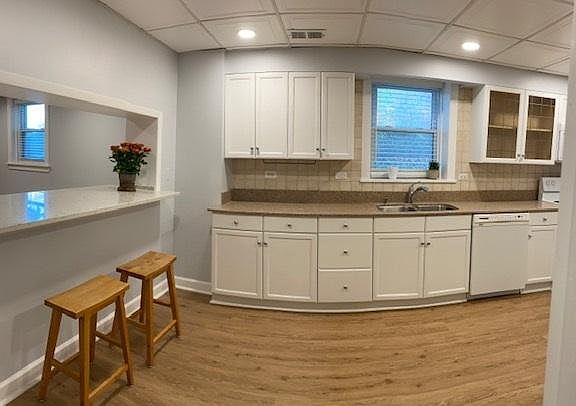 3rd image of 3859 N Oakley Ave #B