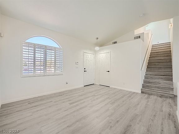 4th image of 1112 Blitzen Dr