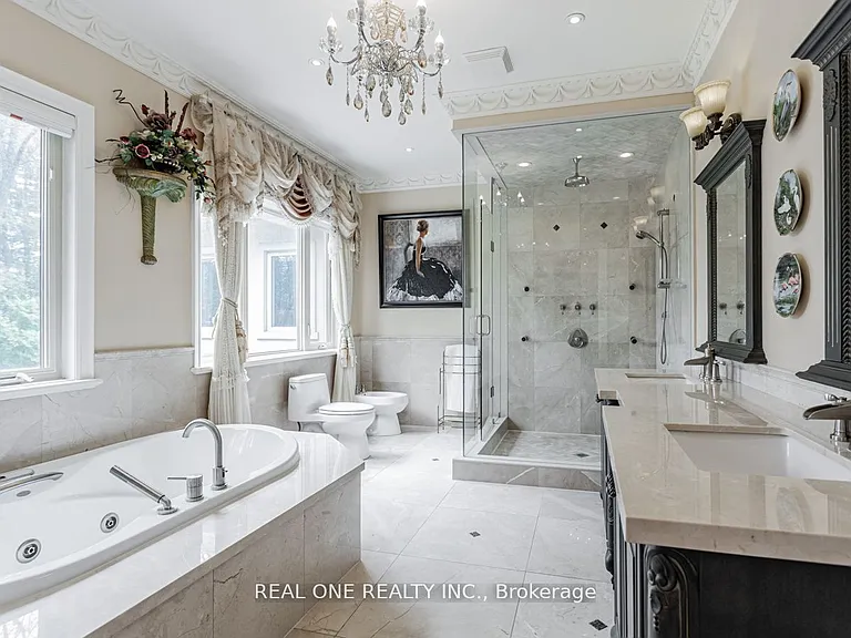 15 Royal Oak Dr — Photo 12
