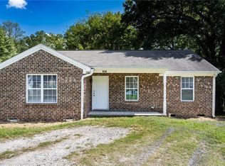 818 Pine Circle Dr, High Point, NC 27265