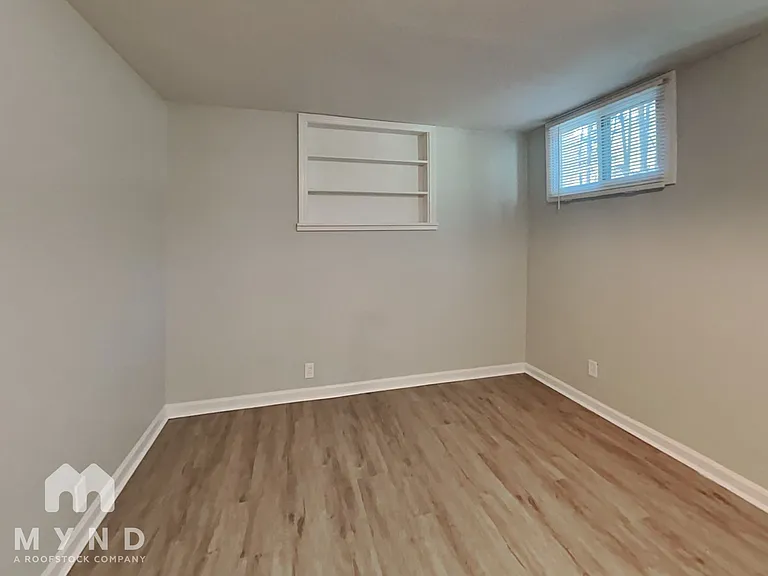 137 Roebuck Dr — Photo 17