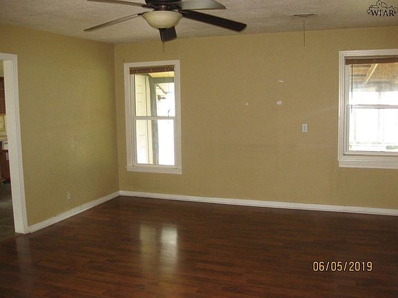 3rd image of 515 Bluebonnet St
