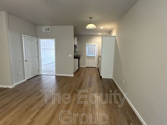 3rd image of 410 S Summit St Unit 102