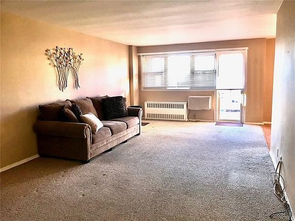 5th image of 370 Westchester Ave APT 4F