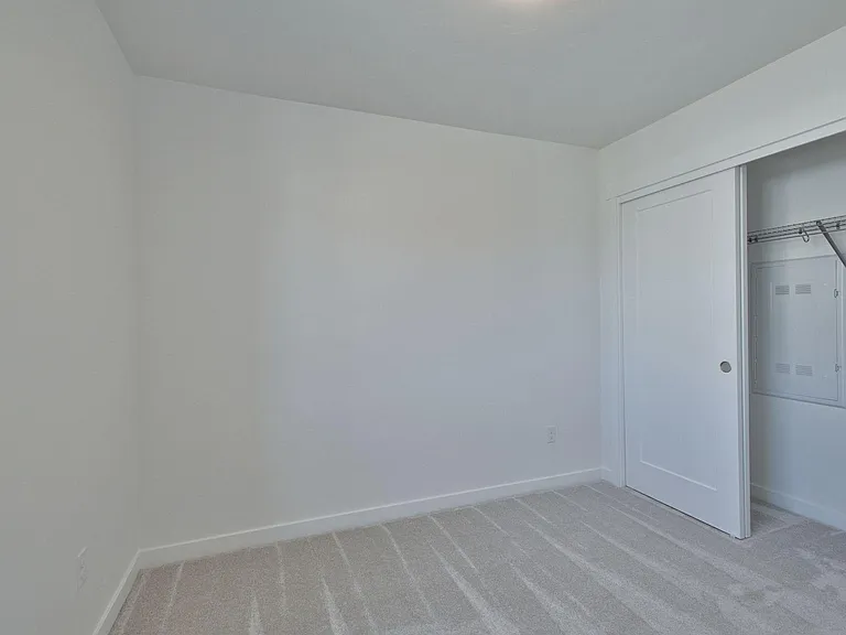 5617 SE Logan Ln — Photo 36