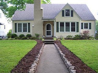 Great curb appeal - sidewalks and oak trees!