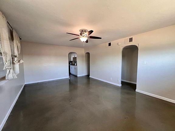 3rd image of 1721 S Farmer Ave