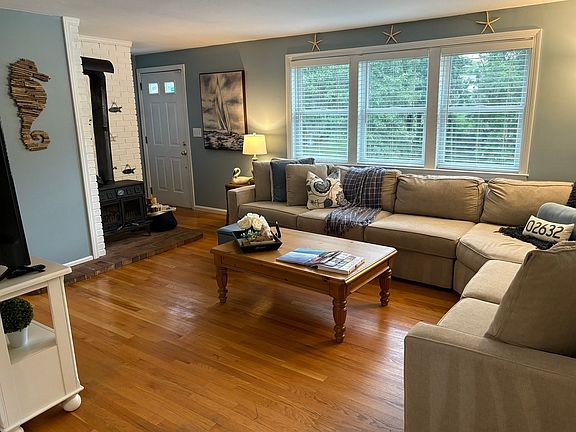 2nd image of 132 Harbor Hills Rd