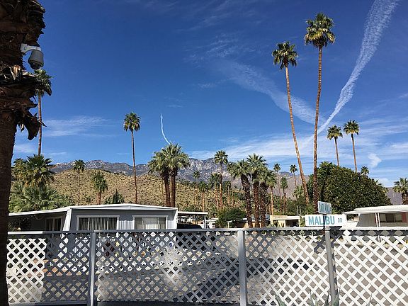 Mountain view corner yard